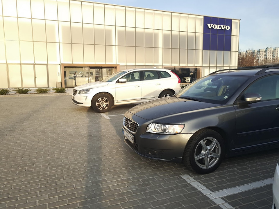 Відвідав храм Volvo 1