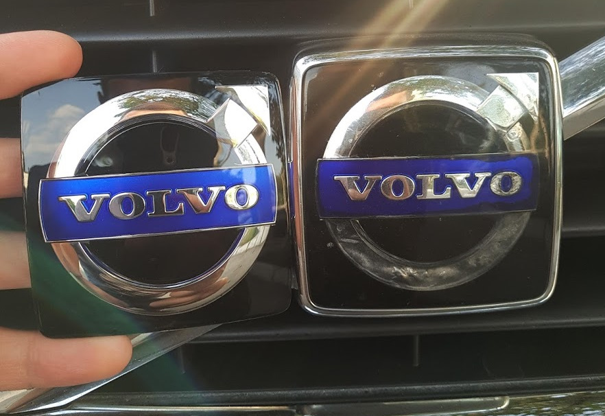 Заміна емблеми Volvo на радіаторні ґрати 4