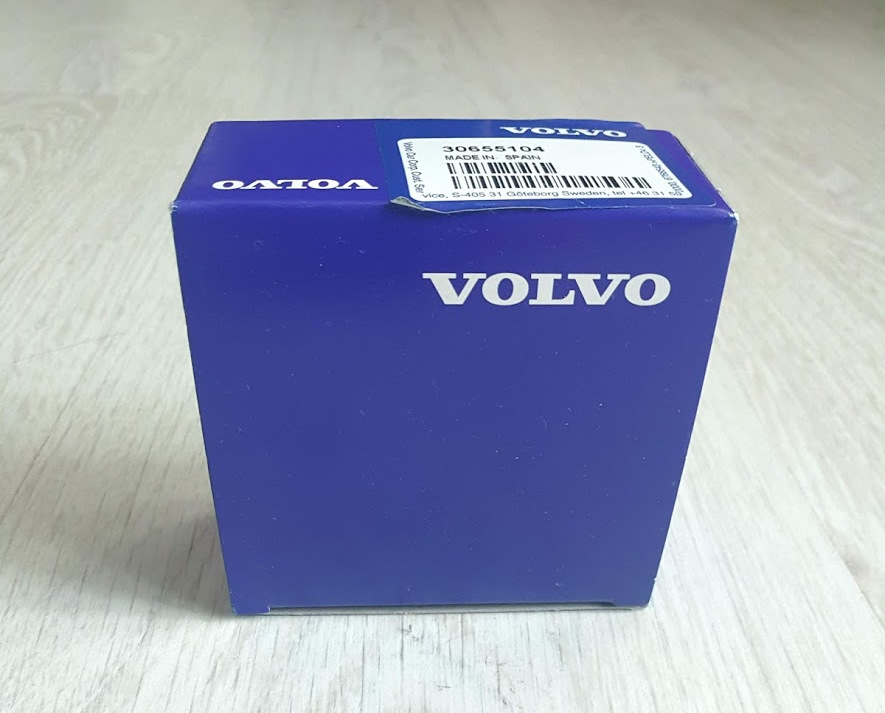 Заміна емблеми Volvo на радіаторні ґрати 1