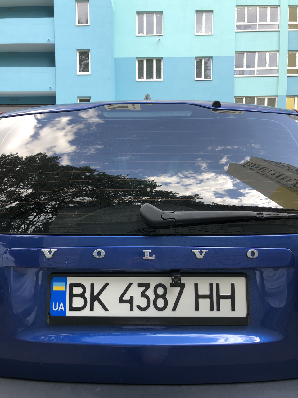 Швед отримав: новий стиль букв Volvo 4