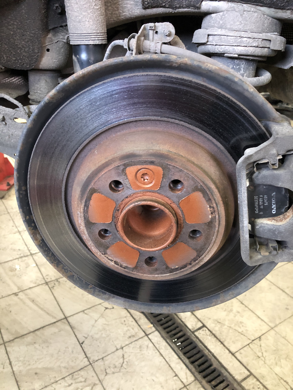 Заміна гальмівних колодок та дисків volvo v70 2