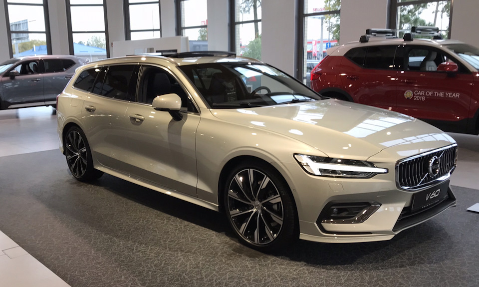 Красиві авто в салоні Volvo (Warszawa) 3