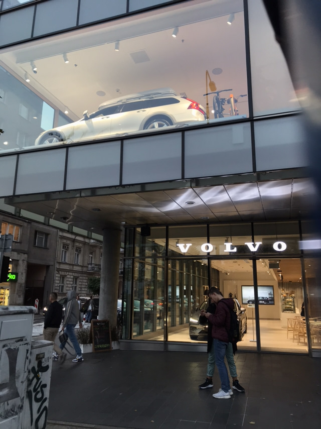 Правильні автосалони Volvo;)) 3