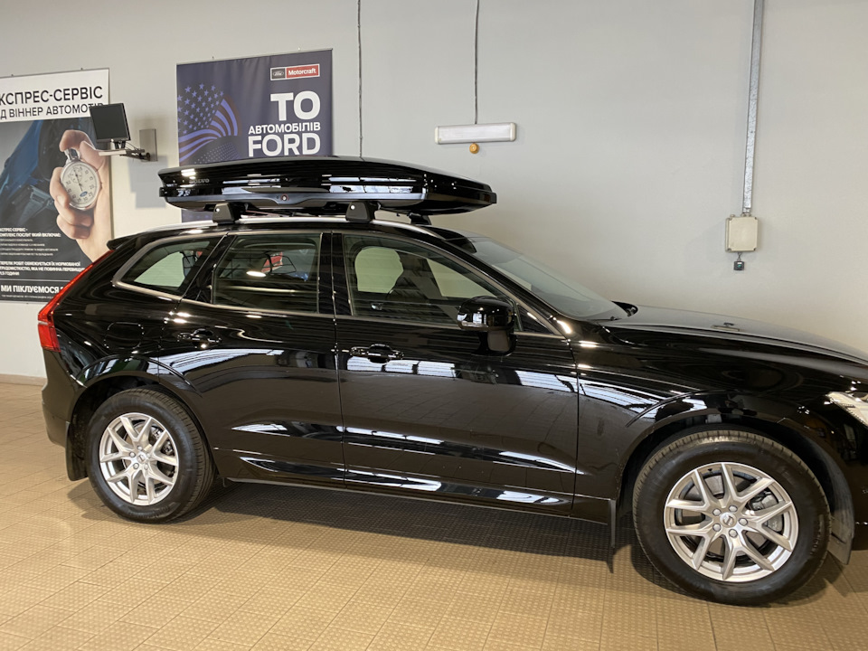Volvo XC 60 - багажник на дах та бокс 1
