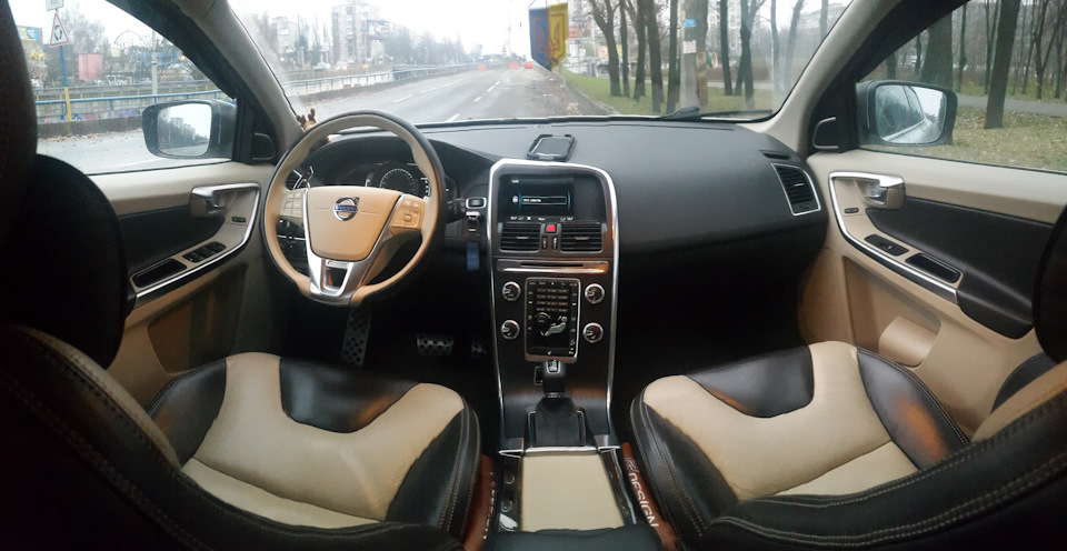 Фінал оновлення салону Volvo XC60 2