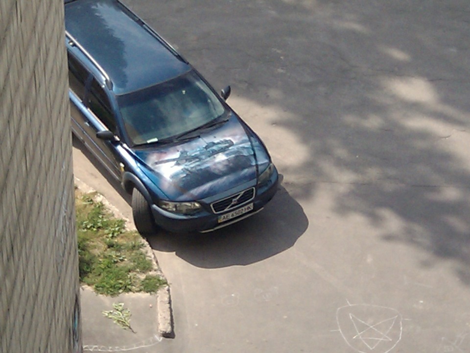 трохи намалювали танка на капоті 2