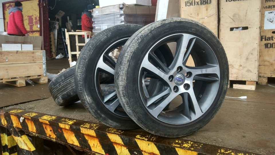 Диски Volvo Spider на 17 + шини 2