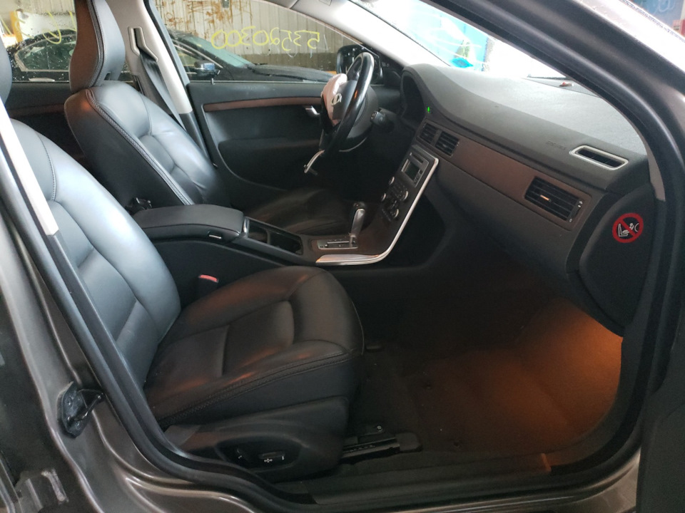 Покупка Volvo XC70 у США 4