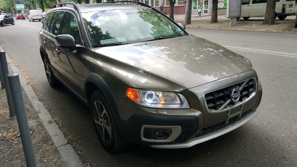 Ретрофіт галогенних фар Volvo XC70 4