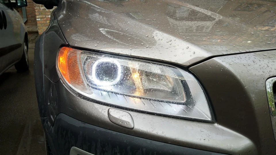 Ретрофіт галогенних фар Volvo XC70