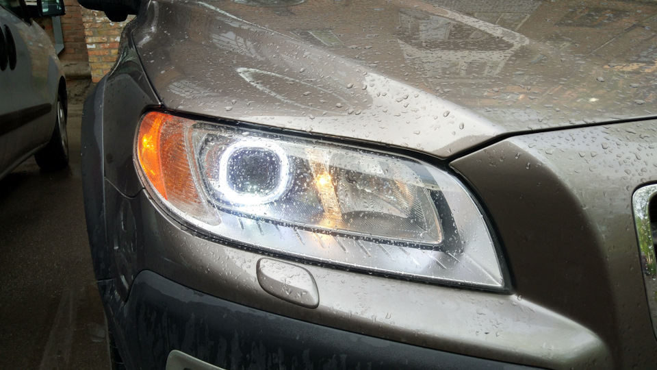 Ретрофіт галогенних фар Volvo XC70 1