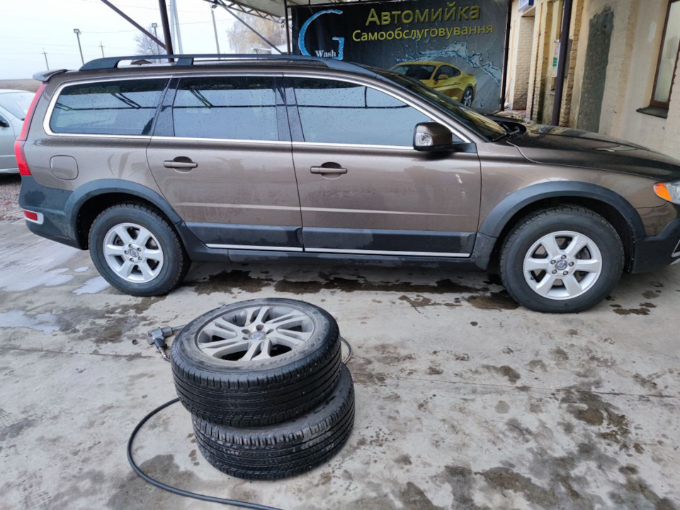 215 70 R16 на Volvo XC70 1