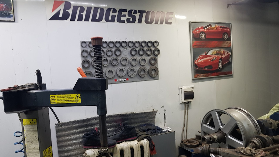 Bridgestone Blizzak dm-v2 235 65 R17 4