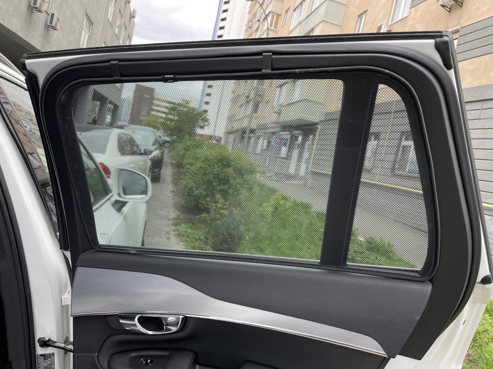 Сонцезахисні шторки задніх дверей 1