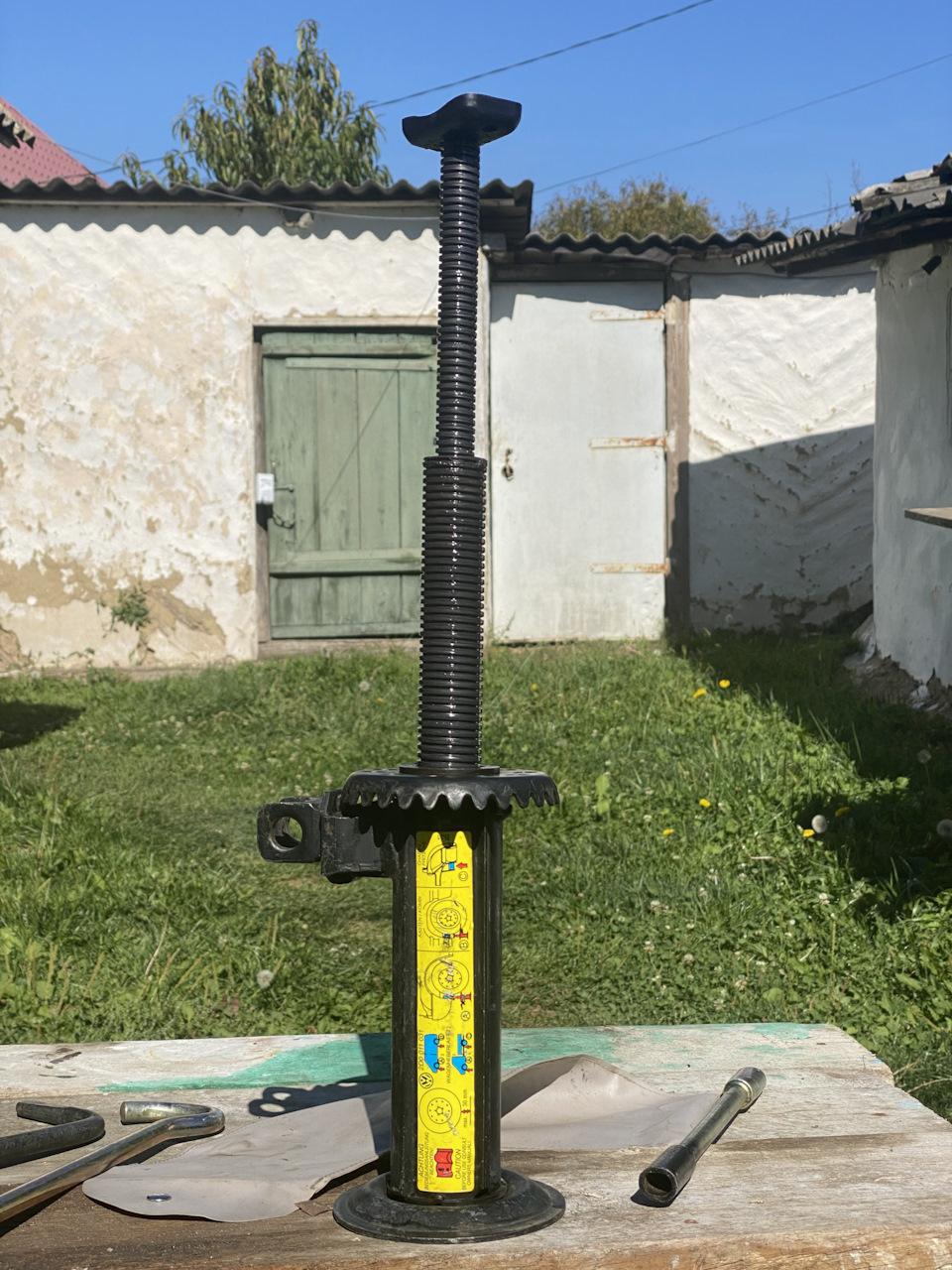 Дібрався до домкрата 3