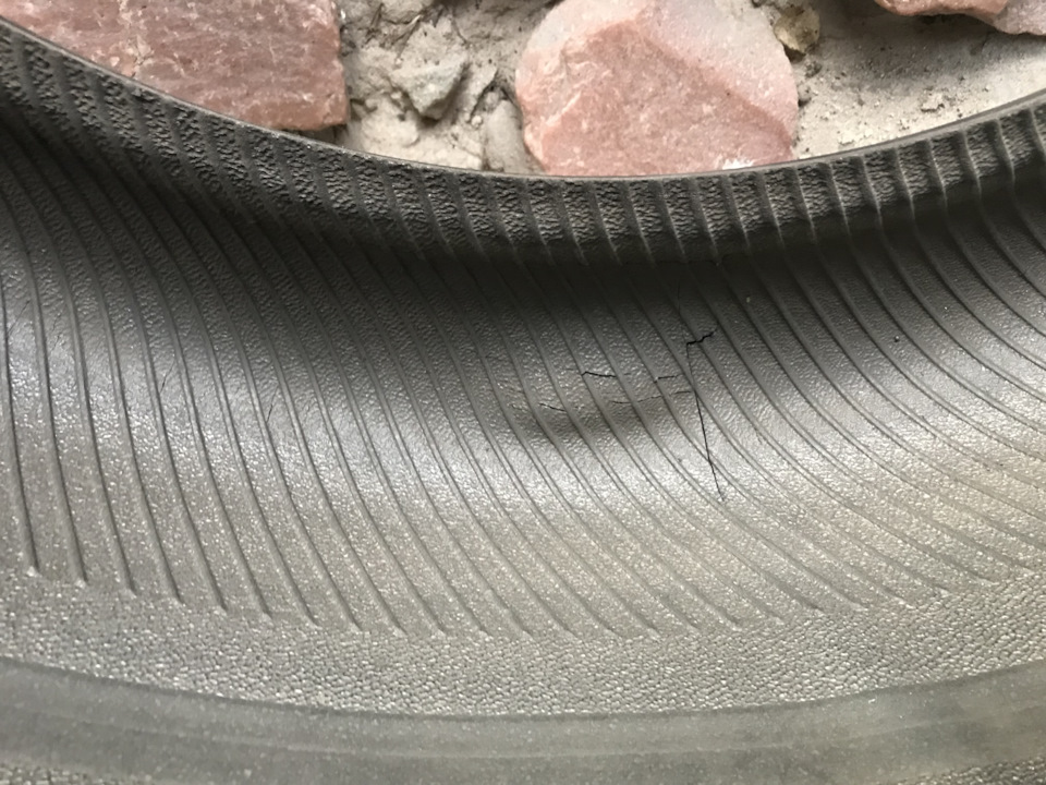 275-40-20 General Grabber GT 4