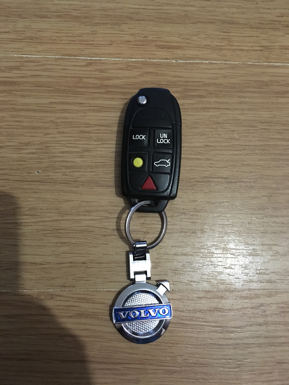 Тримач під телефон, брелок Volvo. 3
