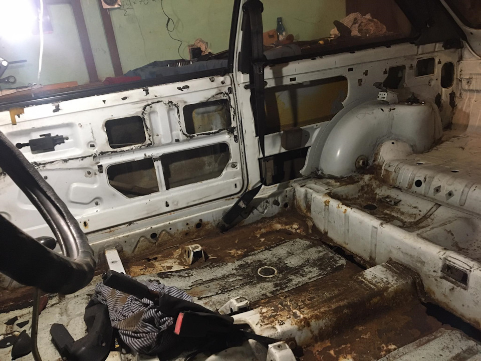 Розібрав Салон чищення від іржі та підготовка до зварювання та обробки 2