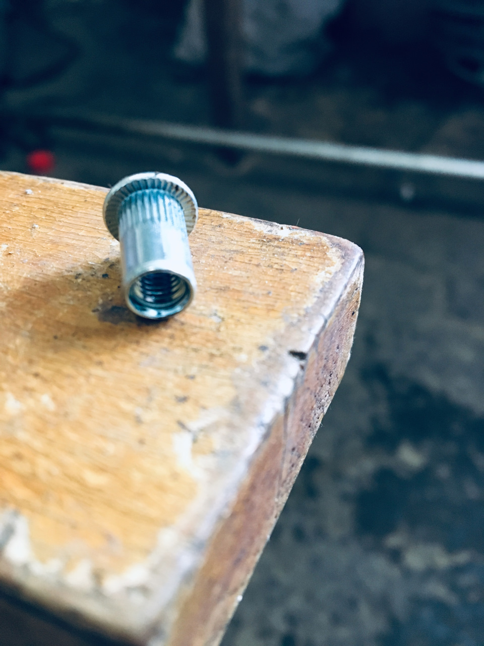Газовий упор капота за розумом. 1