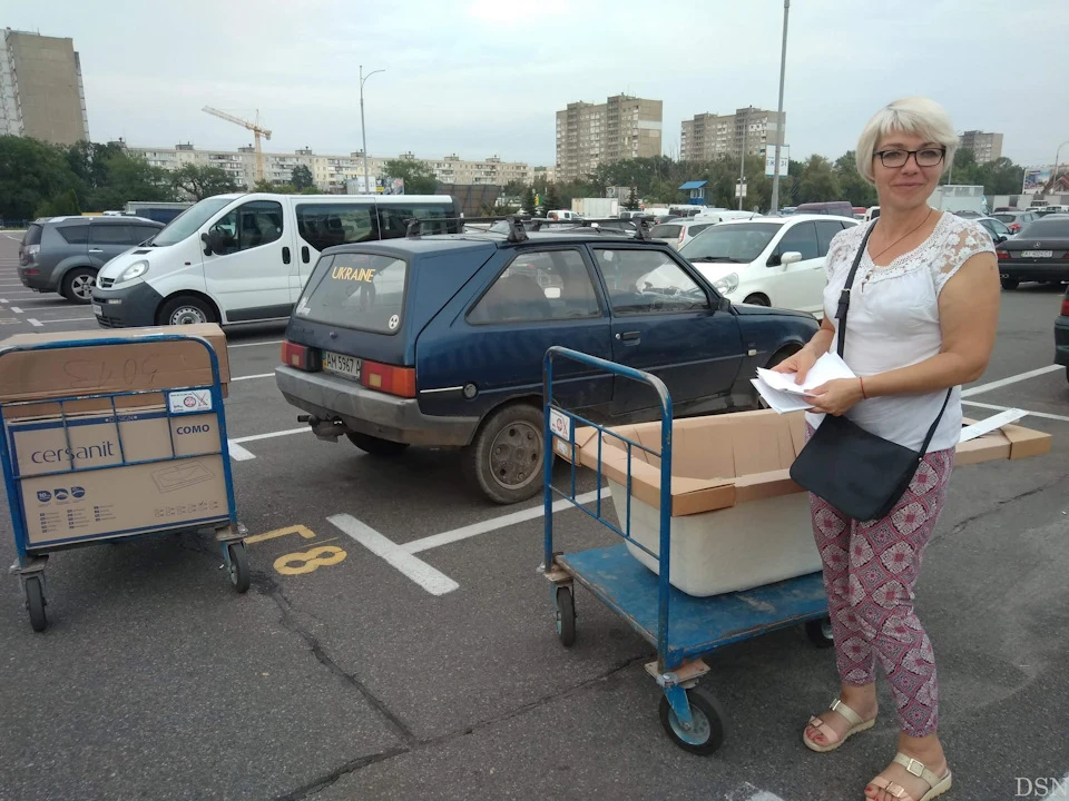 Жінка і …два вози.