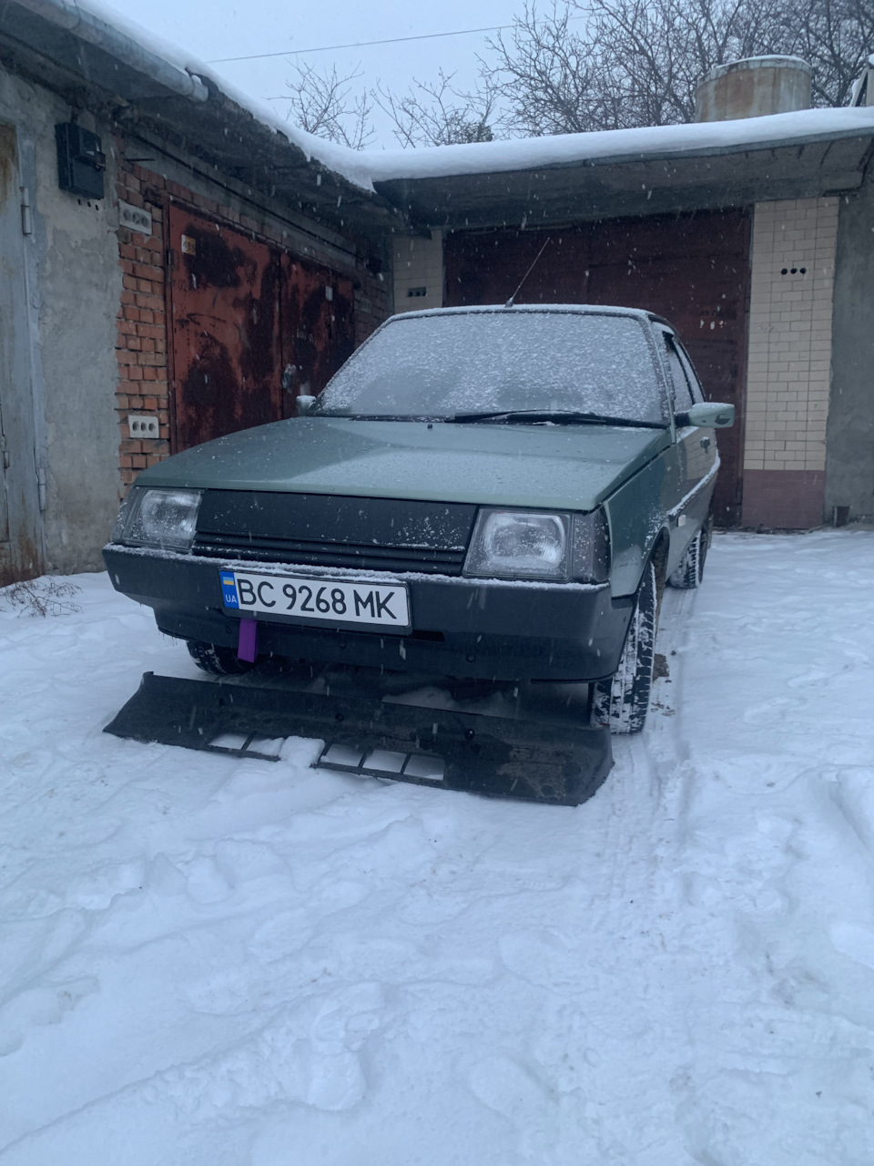 Чорні грати та губа. 2