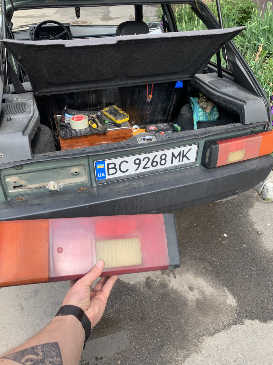 Зміна скла задніх ліхтарів. 2