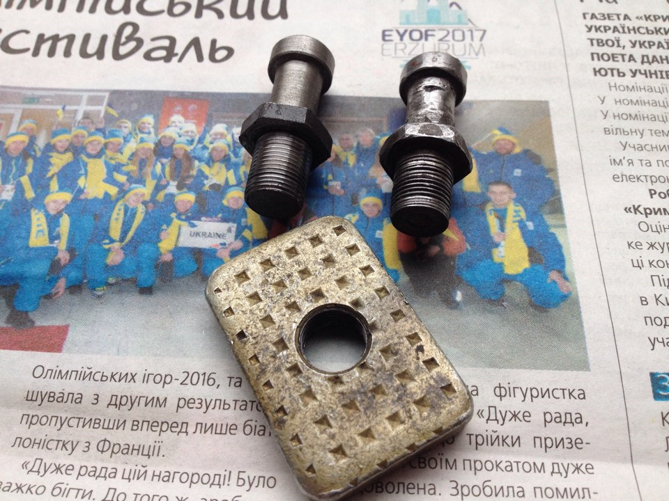 Палець дверної таврія 1