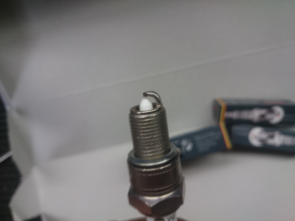 Bosch Platinum Plus 0 242 235 541 (WR7DP) 2