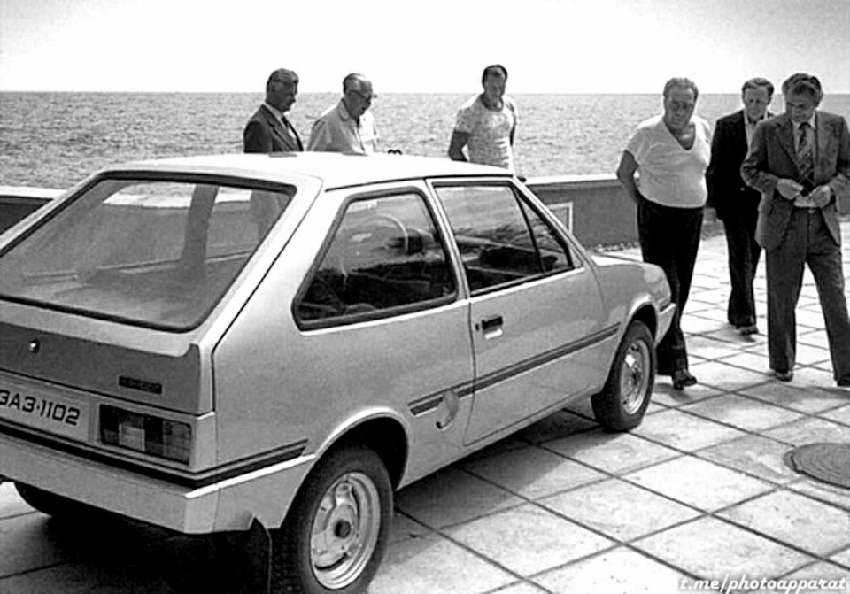 Леонід Брежнєв оглядає новинку Запорізького автозаводу. Ялта 1978р. 1