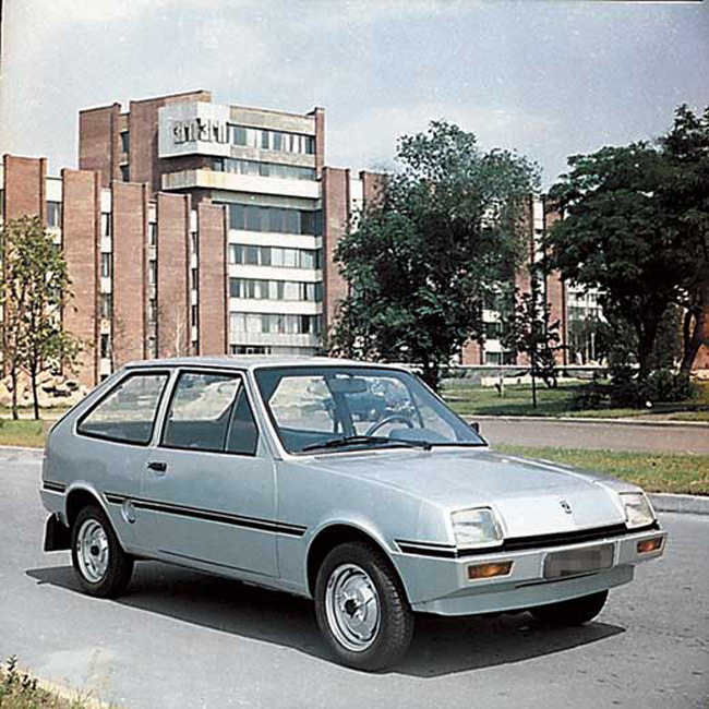 Леонід Брежнєв оглядає новинку Запорізького автозаводу. Ялта 1978р. 5