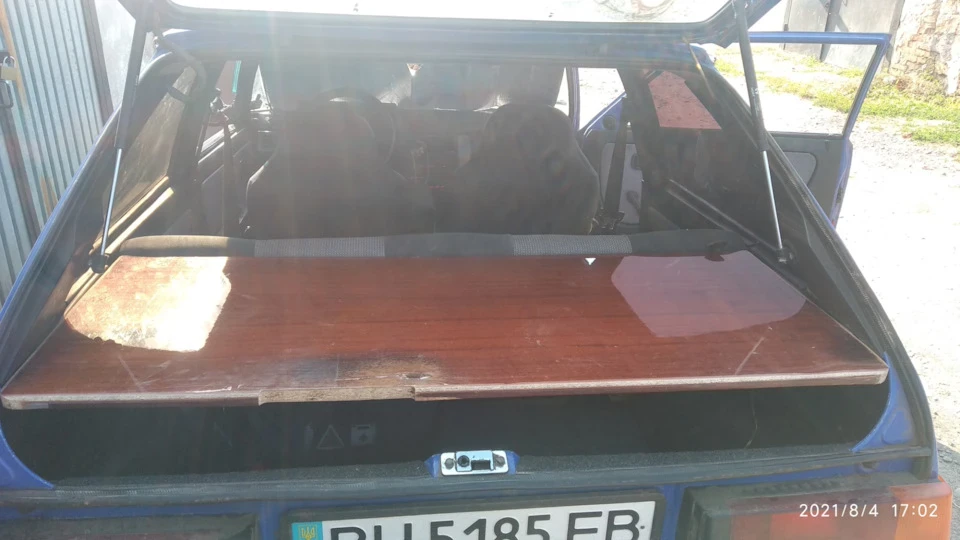 Полиць багато не буває ...