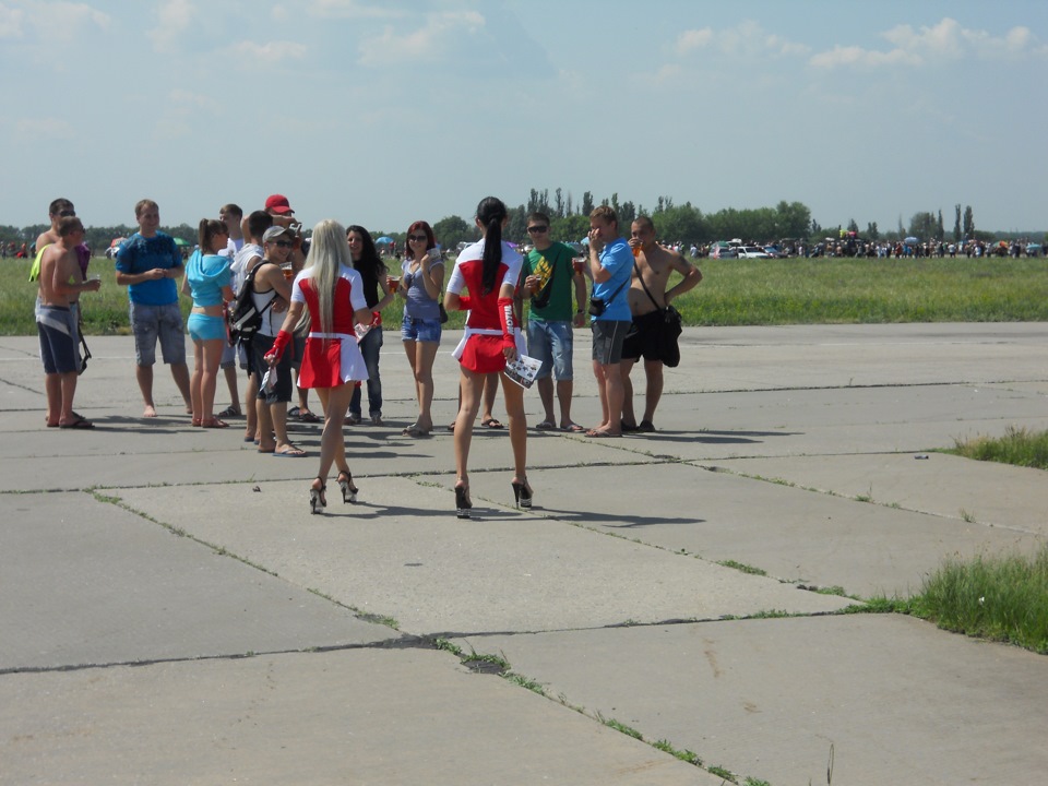 Дефки, тачки, літаки або поїздка на TUNINGFEST 2