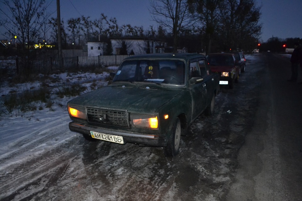 // Зустрілися вузькою компанією 4