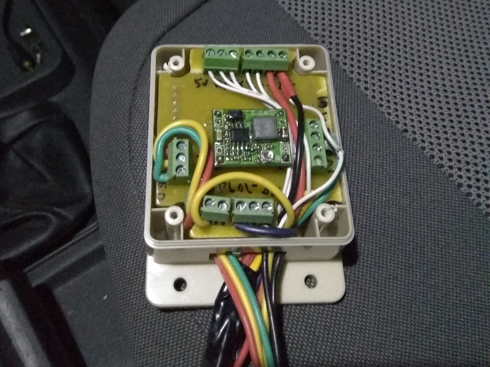 Ввічливе освітлення салону, ніг, а також багажника Arduino DIY 5
