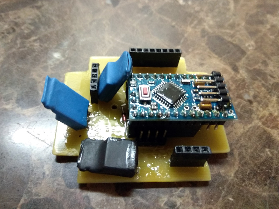 Ввічливе освітлення салону, ніг, а також багажника Arduino DIY 3