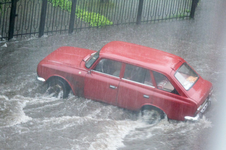 Вода в салоні Таврії 2