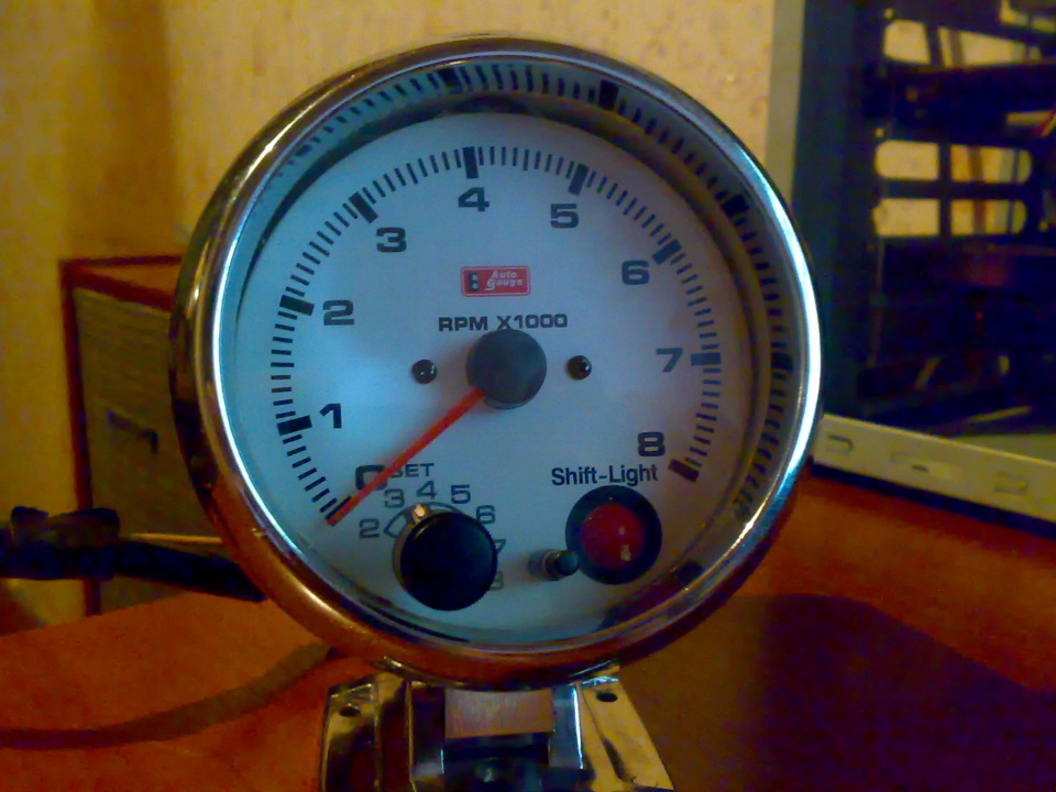 Придбано тахометр AutoGuage 1
