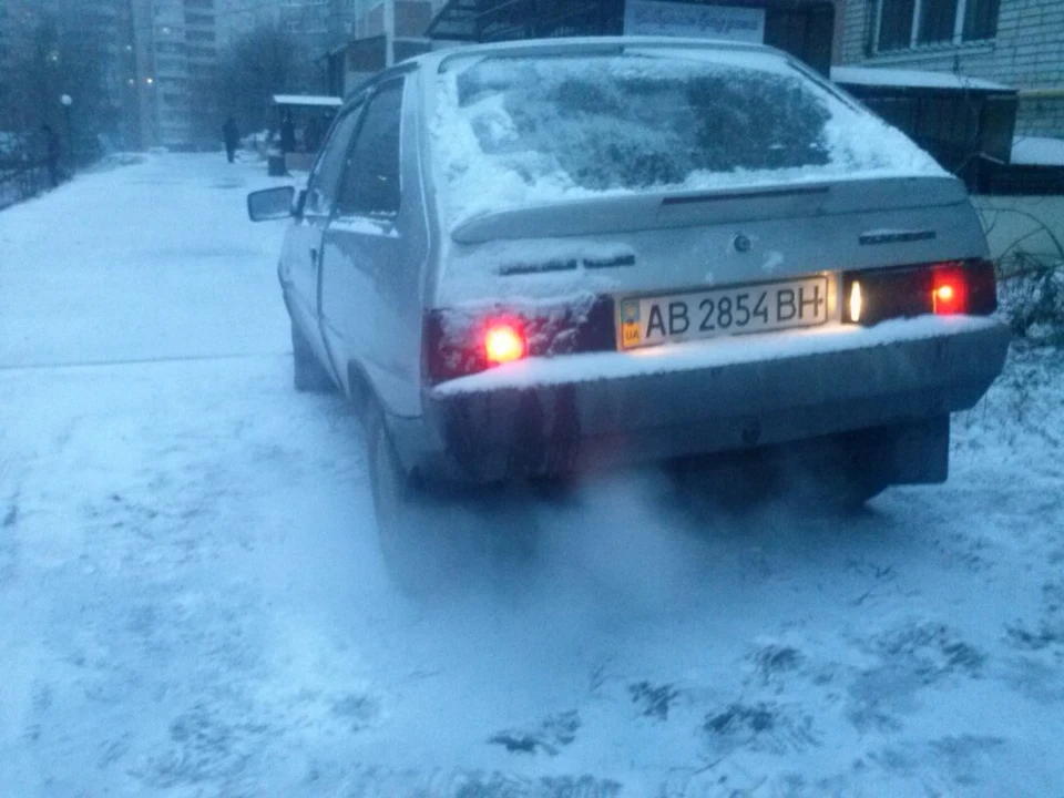 вставка між задніми ліхтарями+тонування