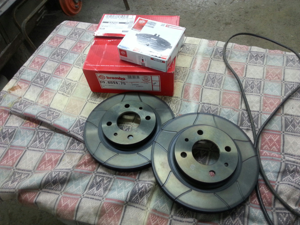 Нові гальма BREMBO MAX колодки FERODO RED 1