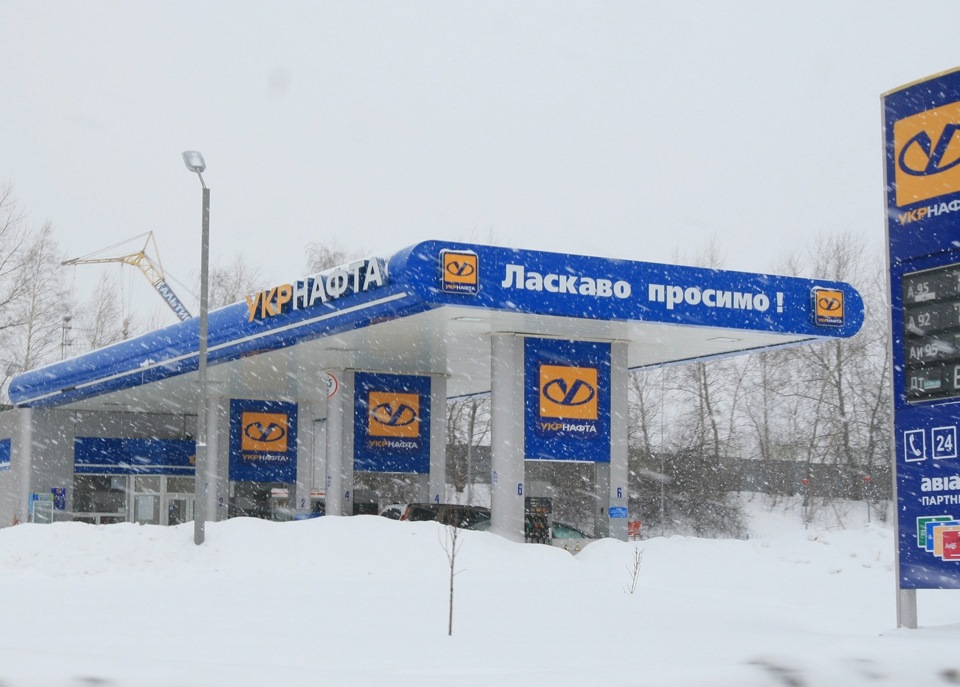 Хлопці хто де заправляє свою машину? 3