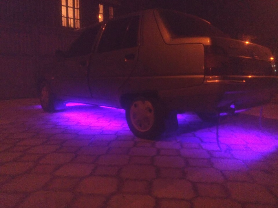 Підсвічування днища автомобіля за допомогою світлодіодної стрічки. 3