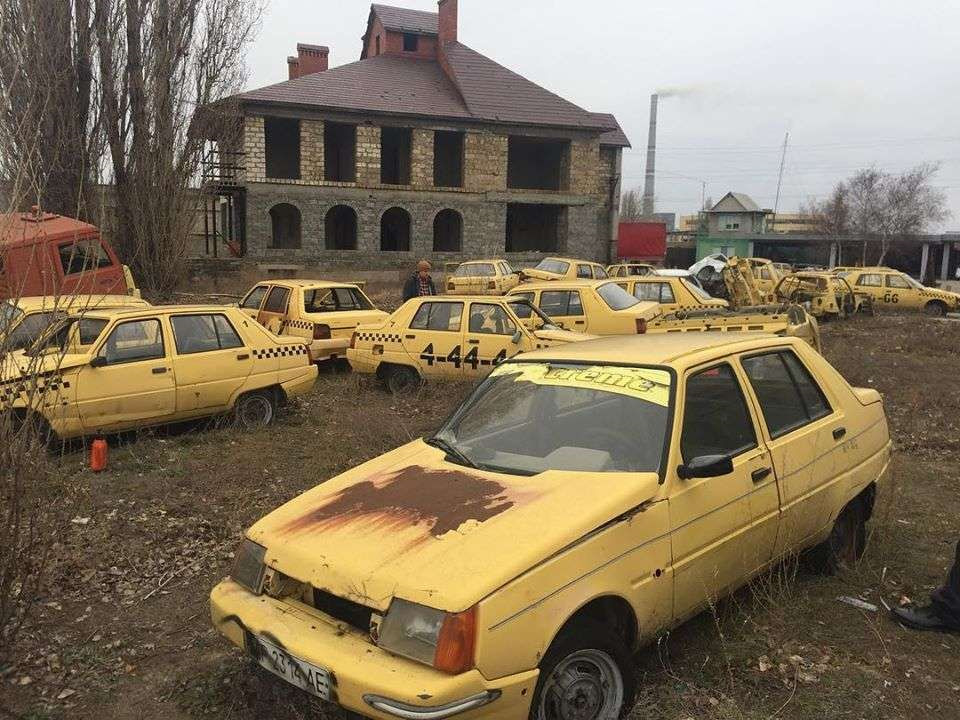 В Україні виявлено дуже незвичайний цвинтар ЗАЗ 2