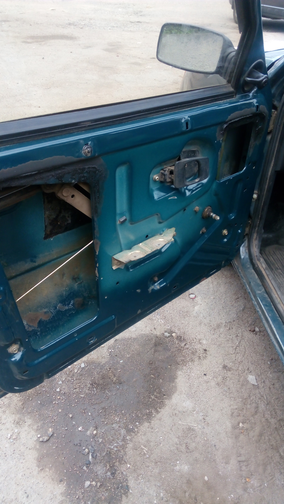 Знешумів передні двері. 2