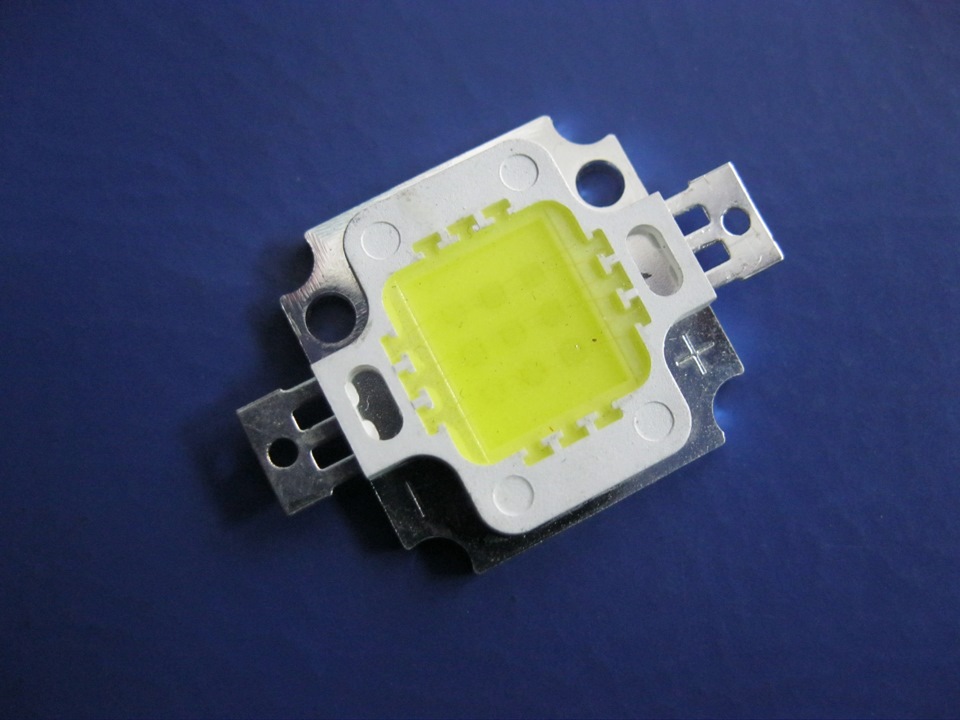 LED подсветка багажника 2