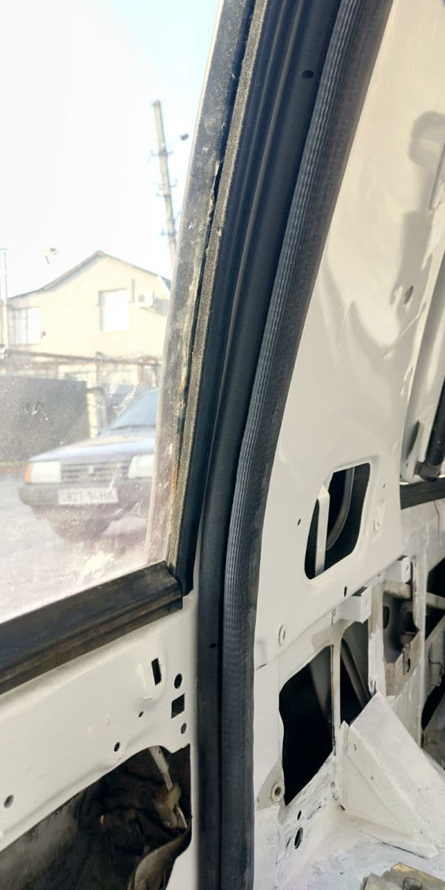 Ущільнювачі дверей 2110 4