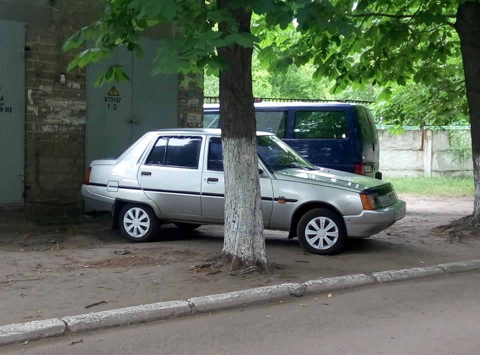 Нові білі ковпаки RS-T 1