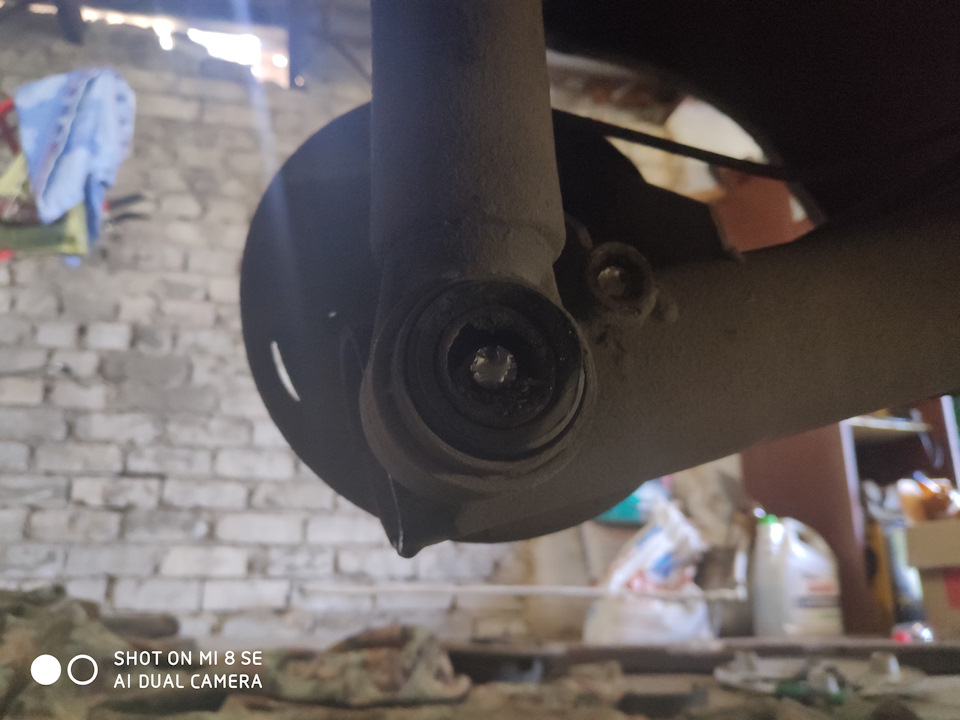 Планова заміна задніх колодок та підшипників 4