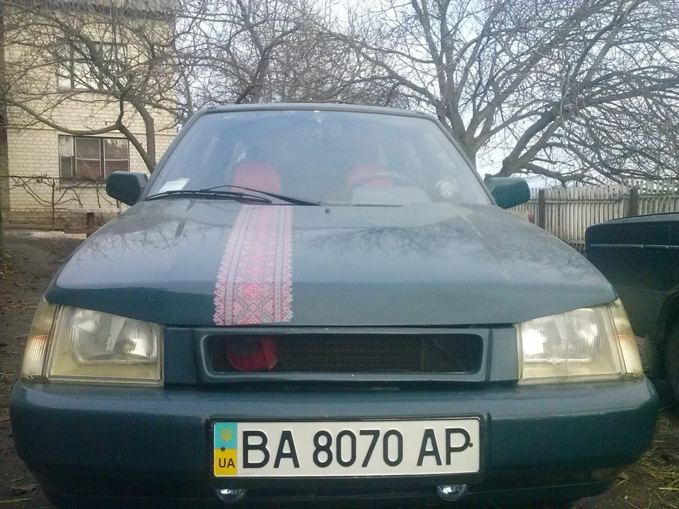 Обклеювання фар оракалом.