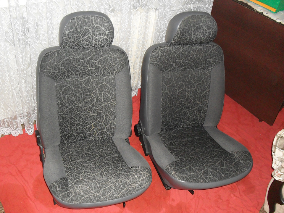 ПРОДАНО! Пара передніх славутаСИДУШЕК, стан целочка . 2