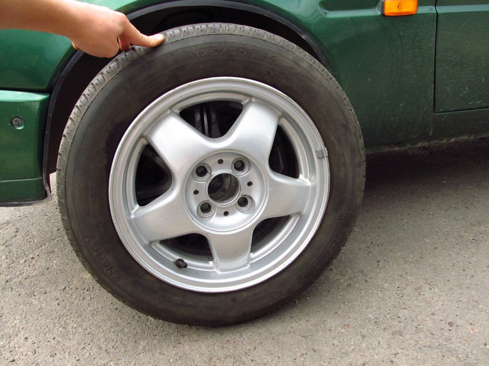 Прикупив 14 диски і гуму Michelin Energy E3A 175/60 ​​+ прифотошопил на авто! 5